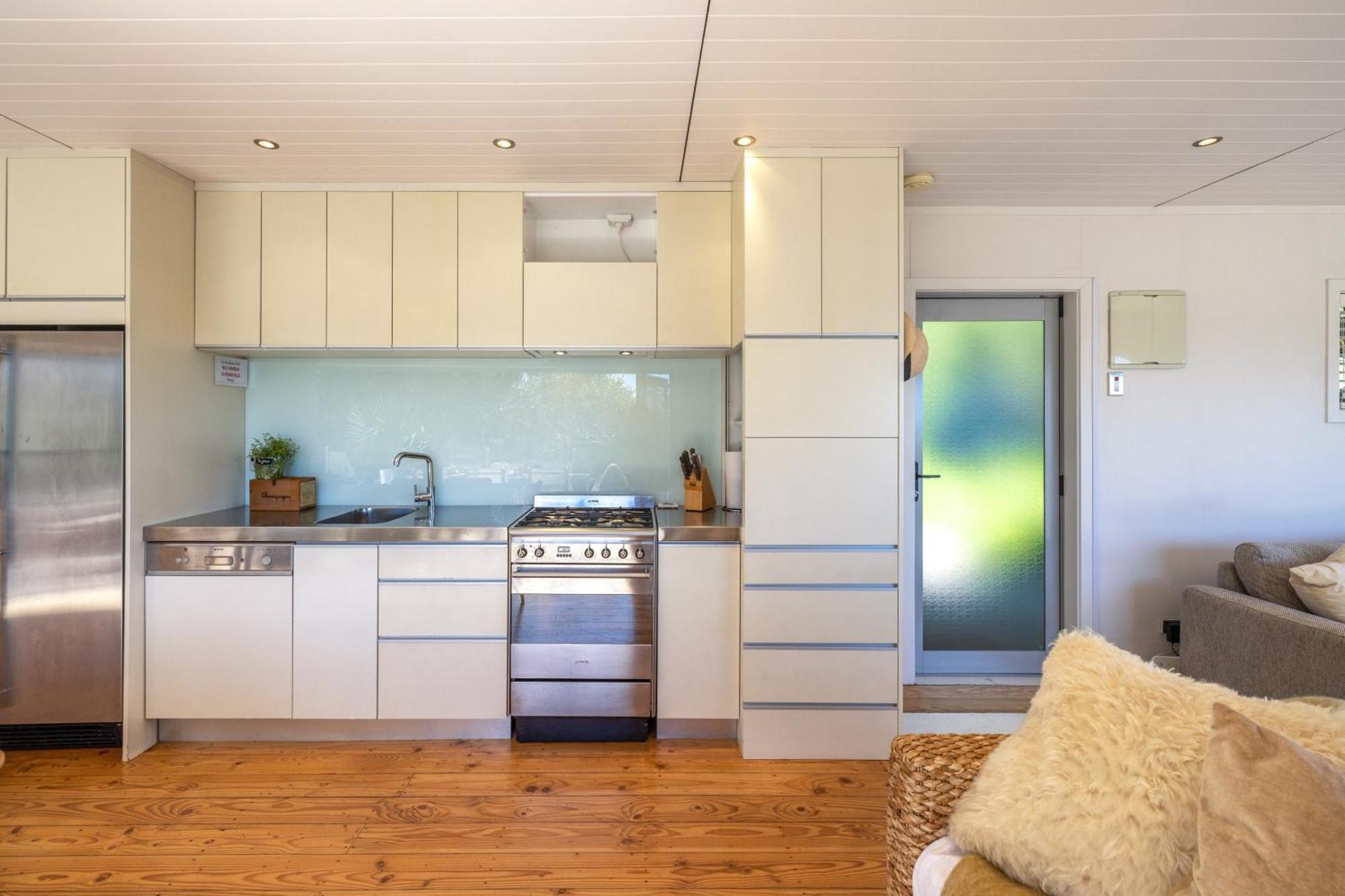 Tawa Cottage - Coast & Country Oneroa Exterior photo